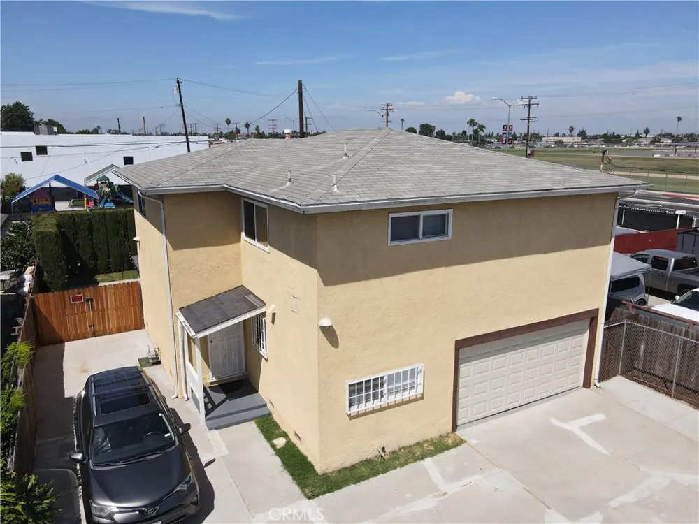 811 W Poplar Street Compton, CA 90220