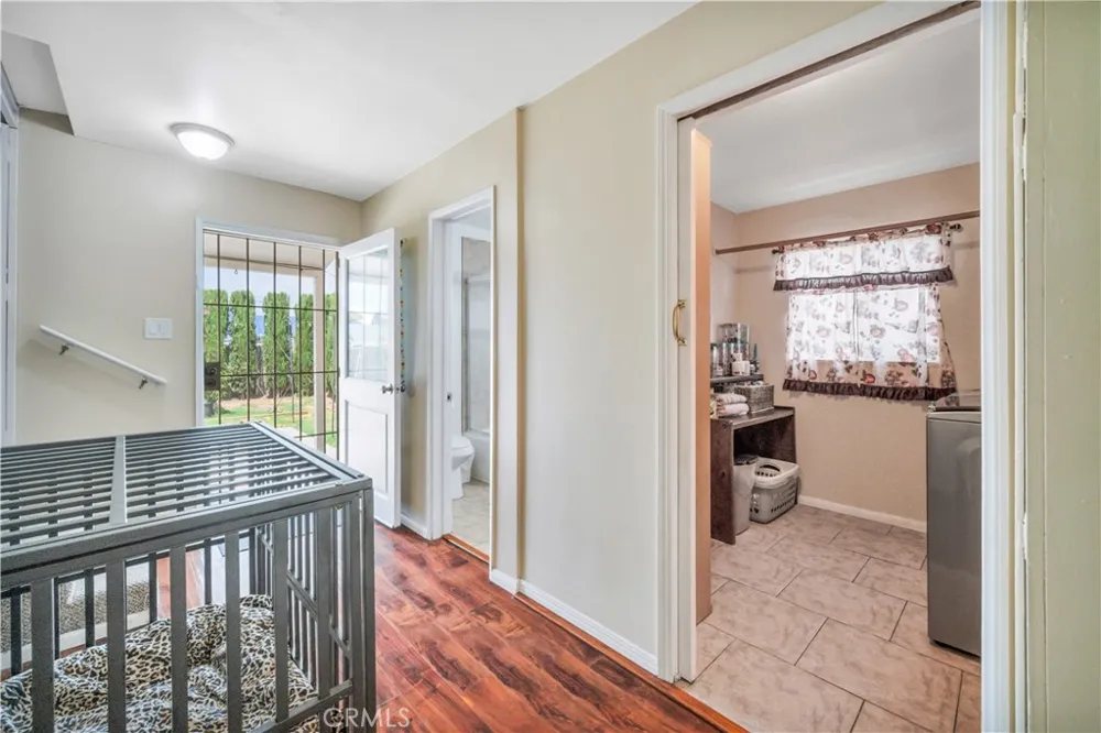 811 W Poplar Street Compton, CA 90220