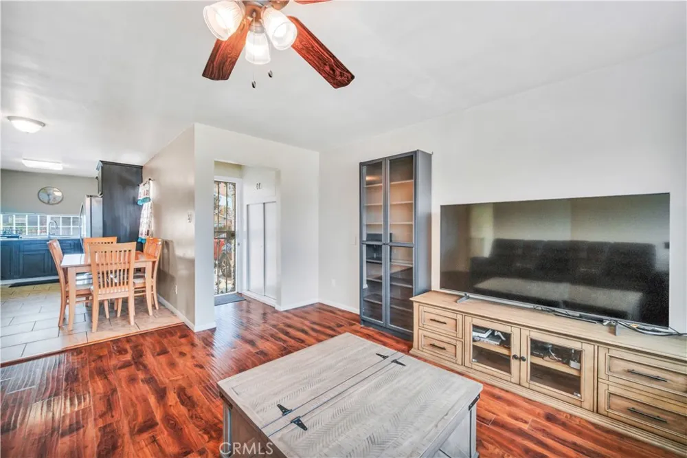 811 W Poplar Street Compton, CA 90220