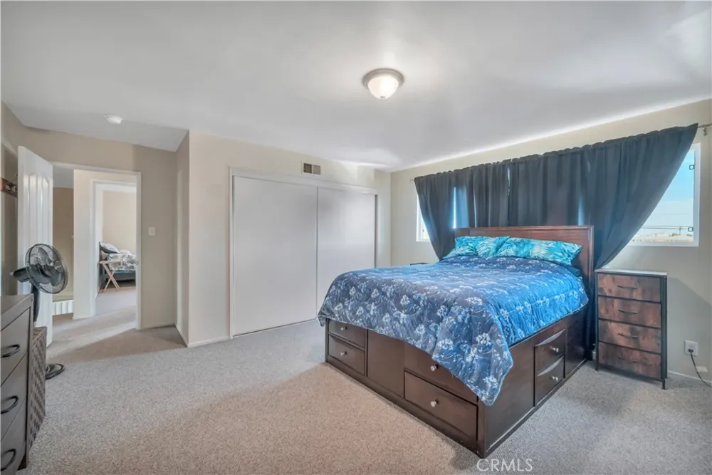 811 W Poplar Street Compton, CA 90220