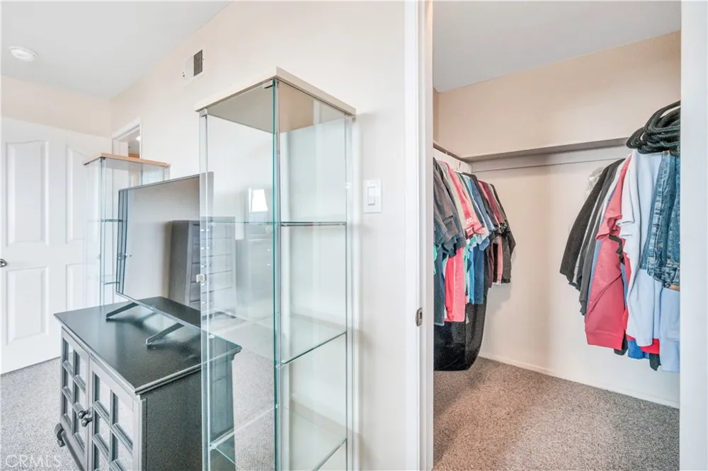 811 W Poplar Street Compton, CA 90220