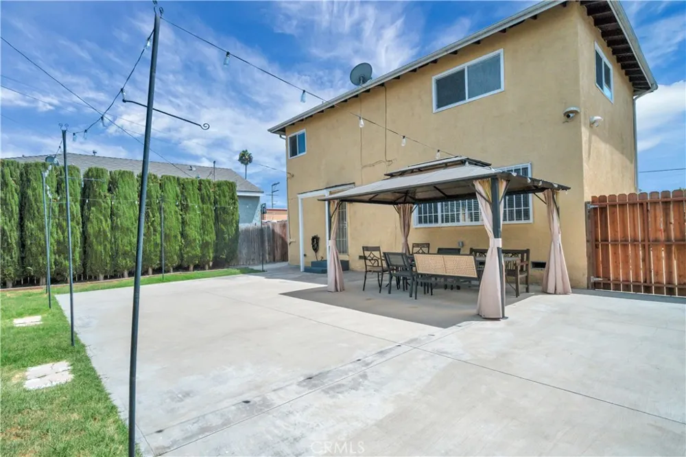 811 W Poplar Street Compton, CA 90220
