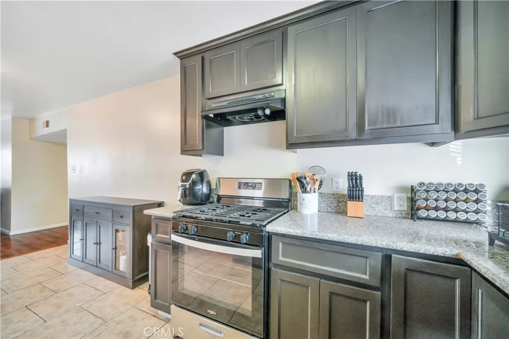 811 W Poplar Street Compton, CA 90220