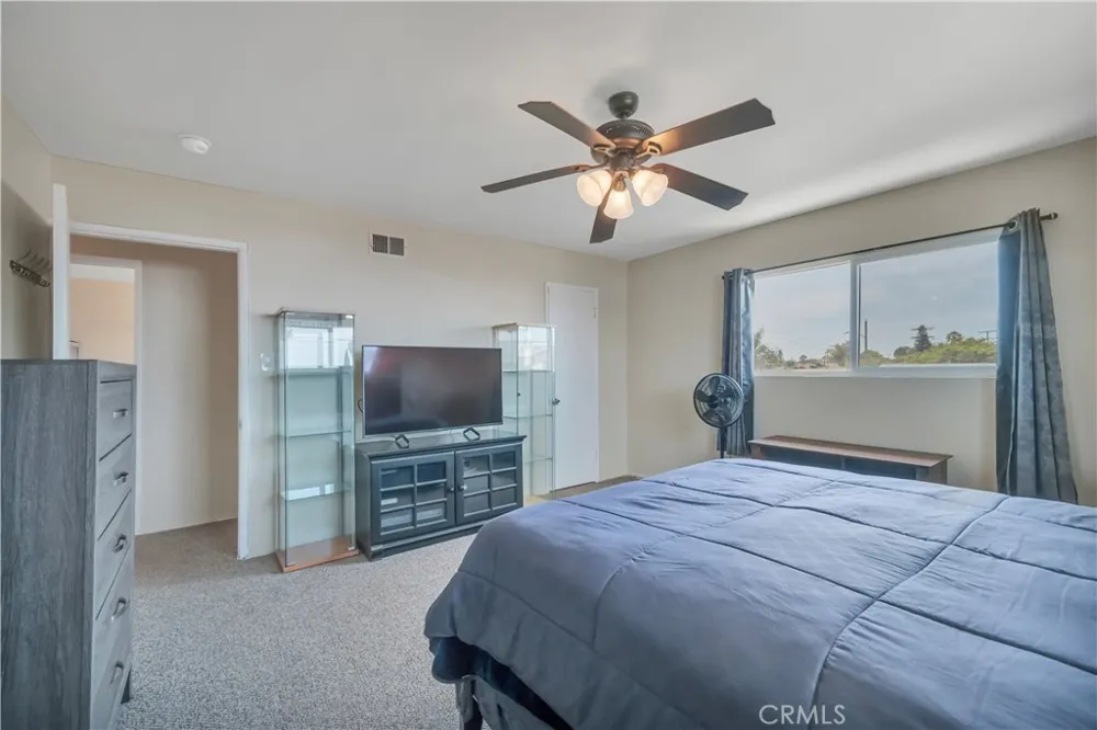811 W Poplar Street Compton, CA 90220