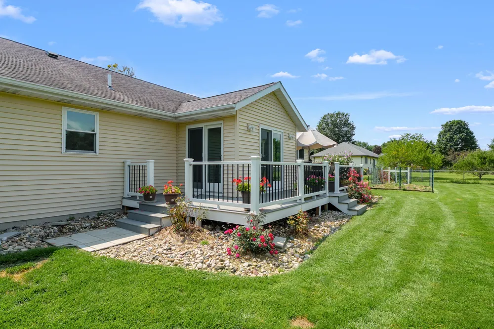 22864 Blackbird Avenue Mattawan, MI 49071