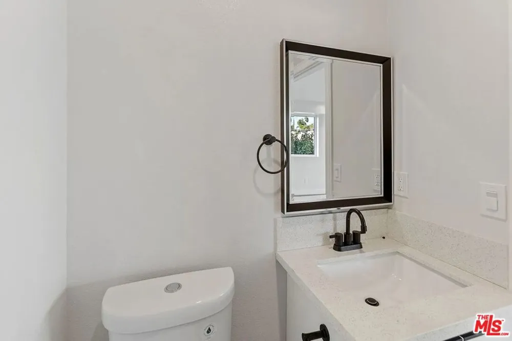 1724 Menlo Avenue #A Los Angeles, CA 90006