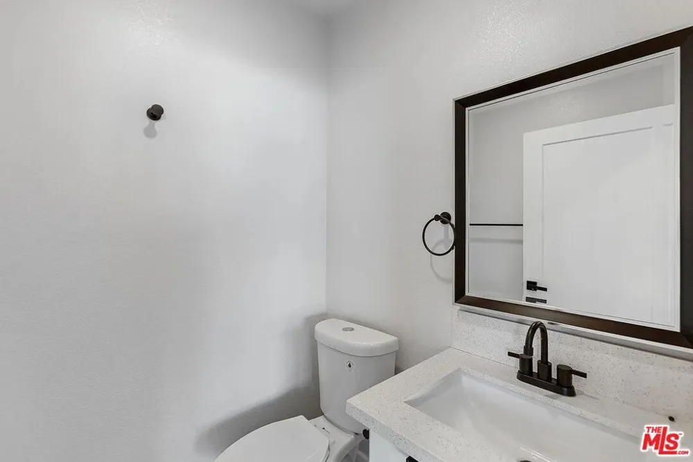 1724 Menlo Avenue #A Los Angeles, CA 90006