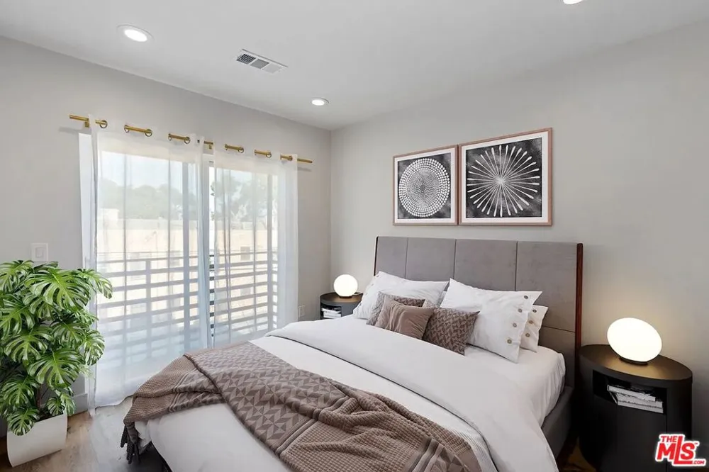 1724 Menlo Avenue #A Los Angeles, CA 90006
