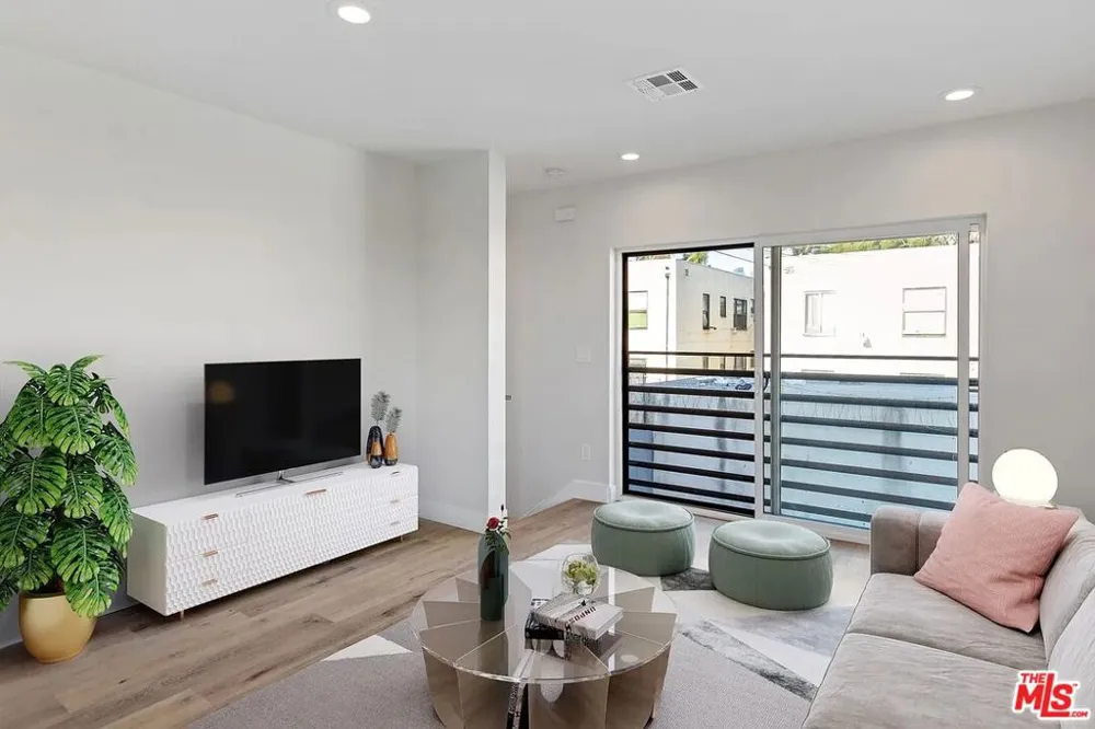 1724 Menlo Avenue #A Los Angeles, CA 90006