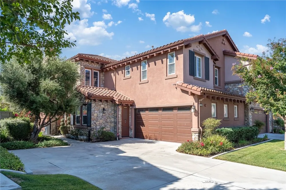 17842 Via Roma Yorba Linda, CA 92886