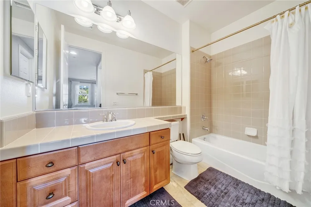 17842 Via Roma Yorba Linda, CA 92886