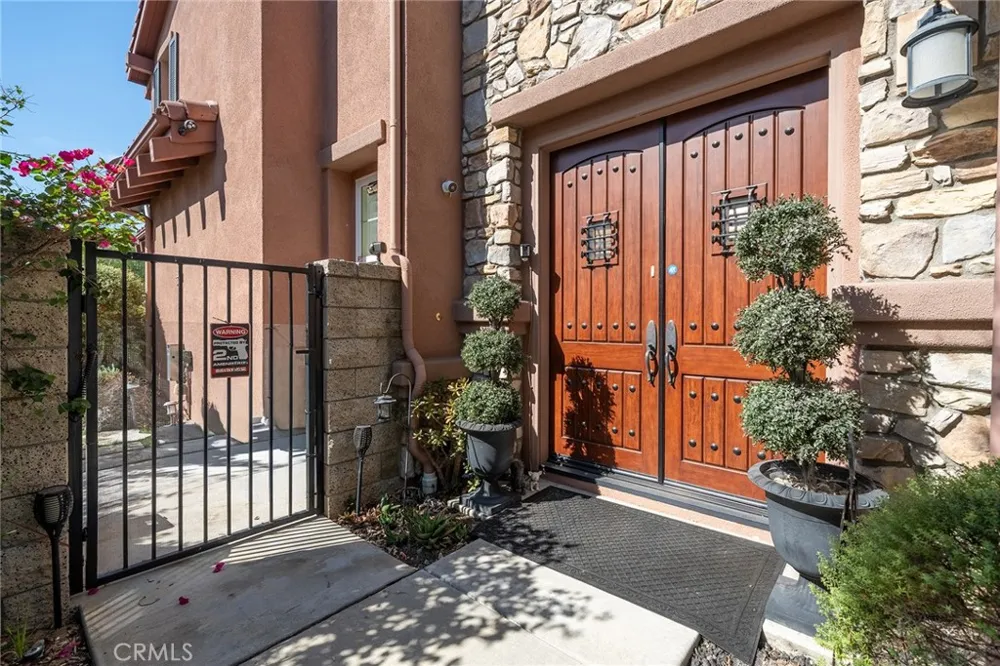 17842 Via Roma Yorba Linda, CA 92886