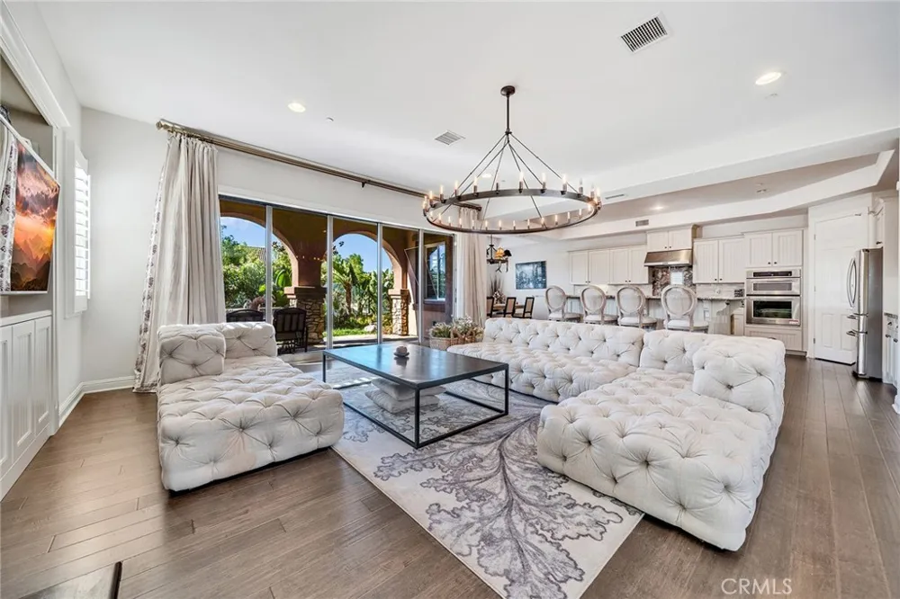 17842 Via Roma Yorba Linda, CA 92886