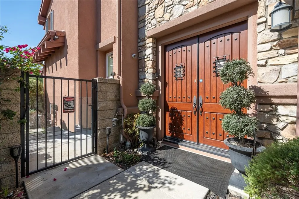17842 Via Roma Yorba Linda, CA 92886