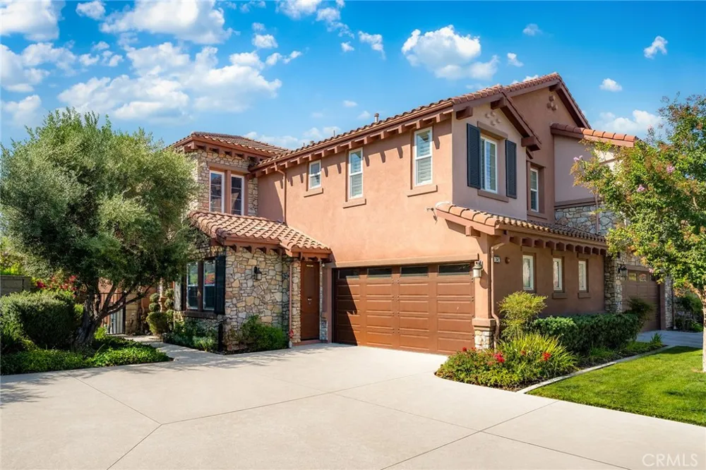 17842 Via Roma Yorba Linda, CA 92886