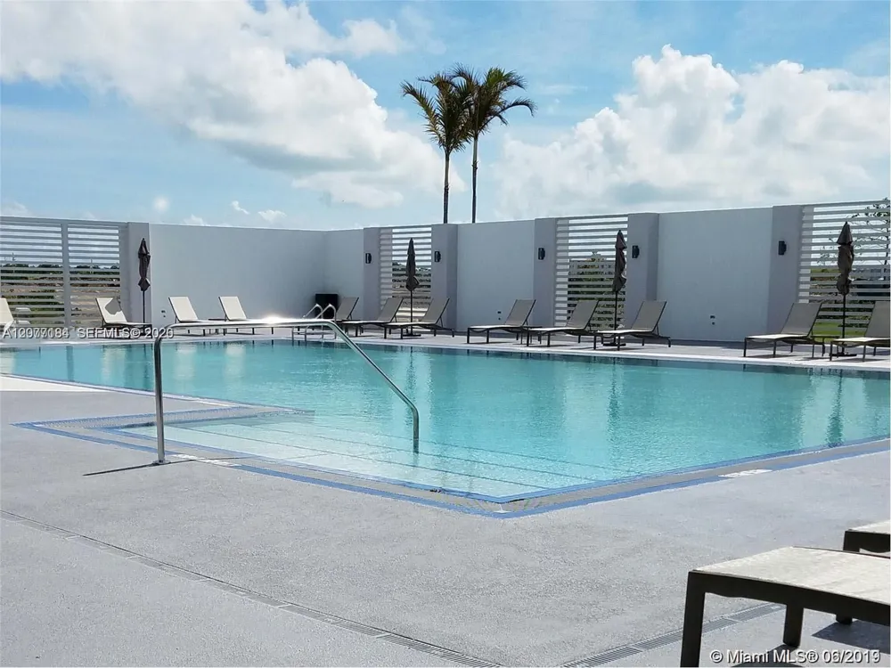 15051 Royal Oaks Ln #804 North Miami, FL 33181