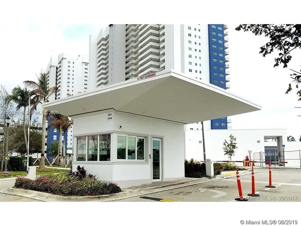 15051 Royal Oaks Ln #804 North Miami, FL 33181