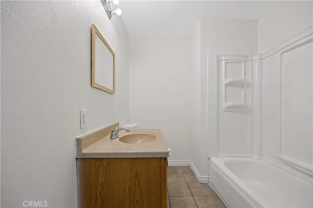 1058 E Avenue R2 Palmdale, CA 93550