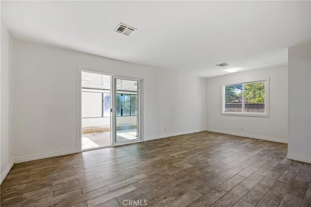 1058 E Avenue R2 Palmdale, CA 93550