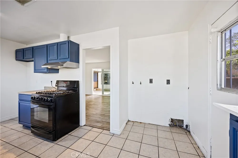 1058 E Avenue R2 Palmdale, CA 93550
