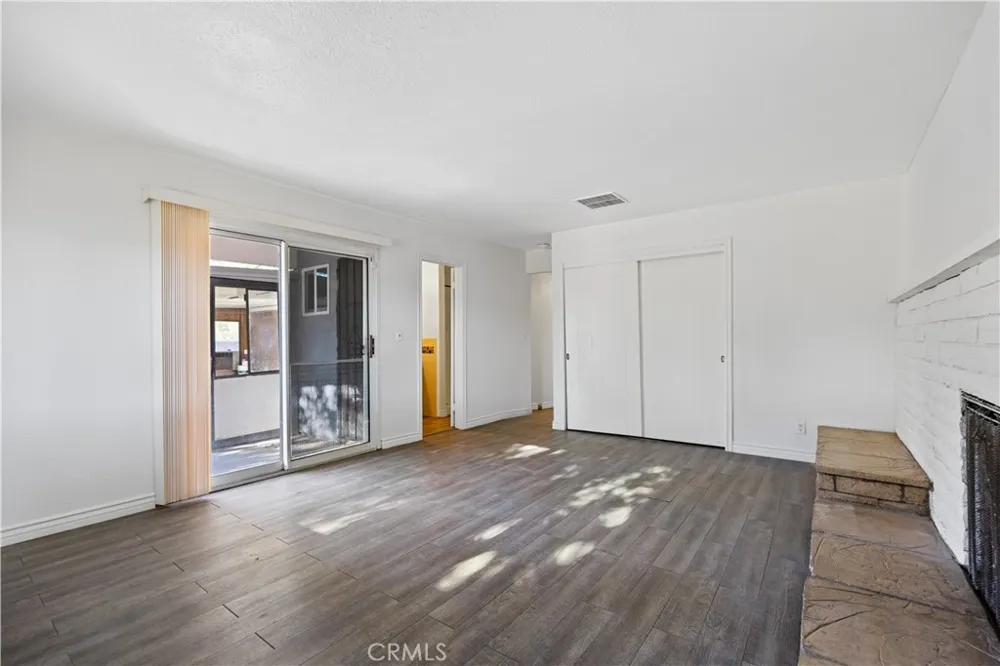 1058 E Avenue R2 Palmdale, CA 93550