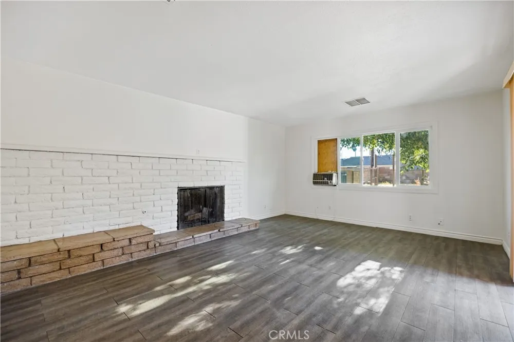 1058 E Avenue R2 Palmdale, CA 93550