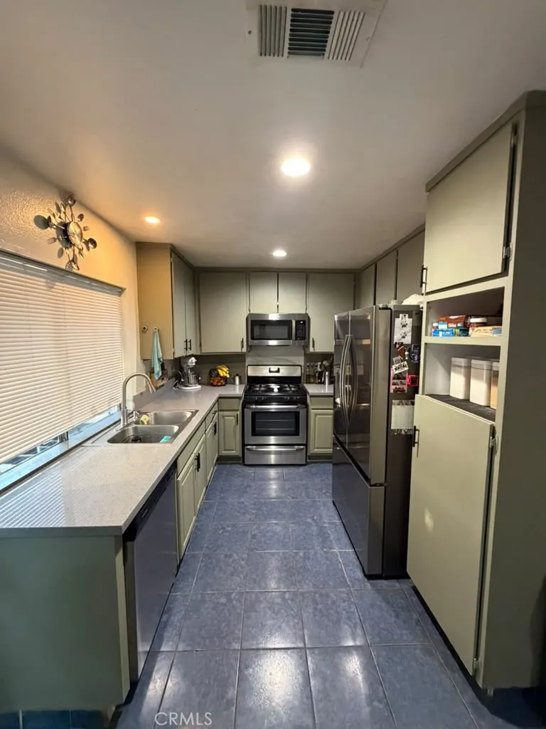 4387 Kingsbury Riverside, CA 92503