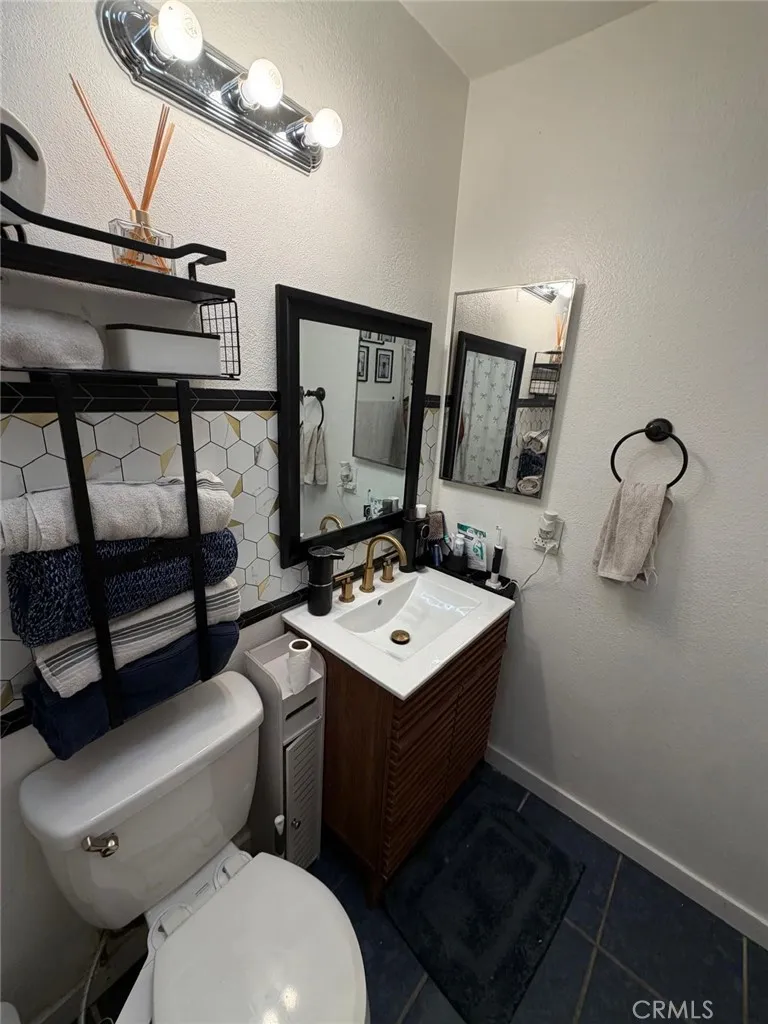 4387 Kingsbury Riverside, CA 92503