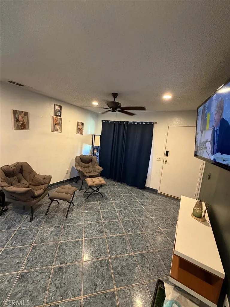 4387 Kingsbury Riverside, CA 92503