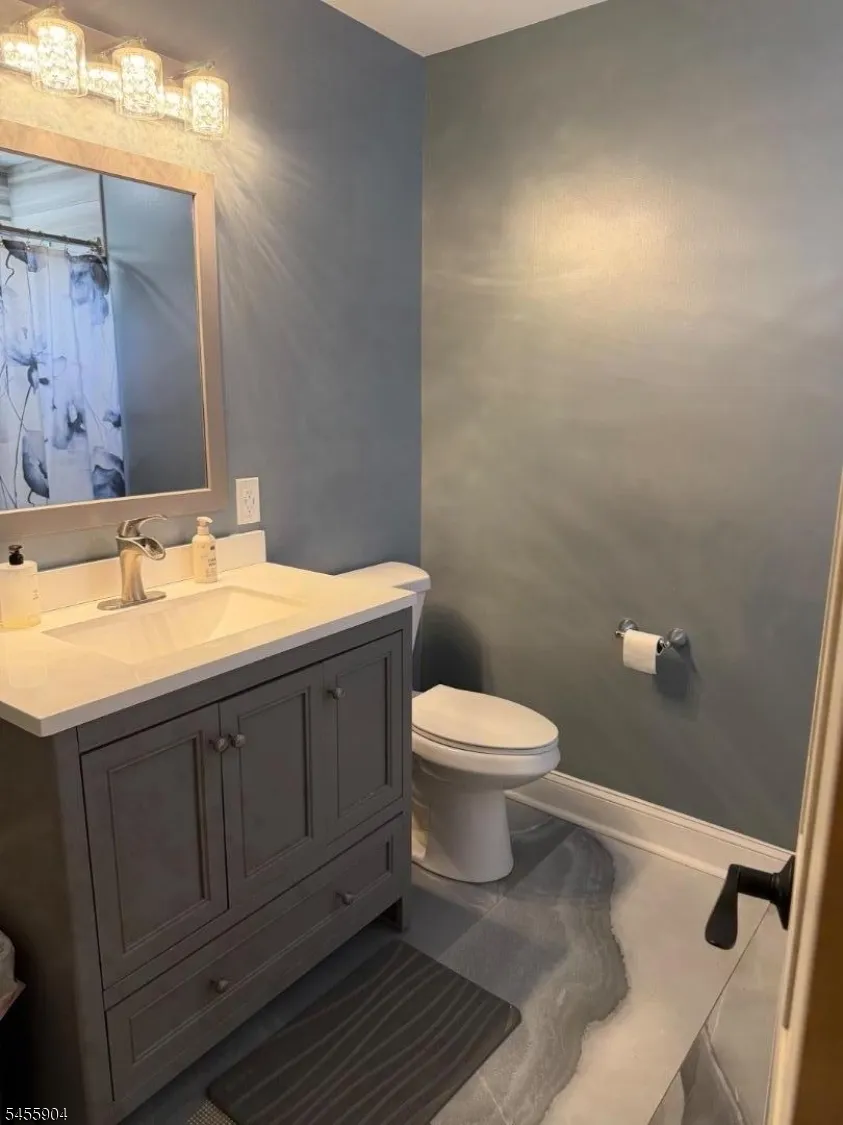 67 Coventry Rd Wayne, NJ 07470