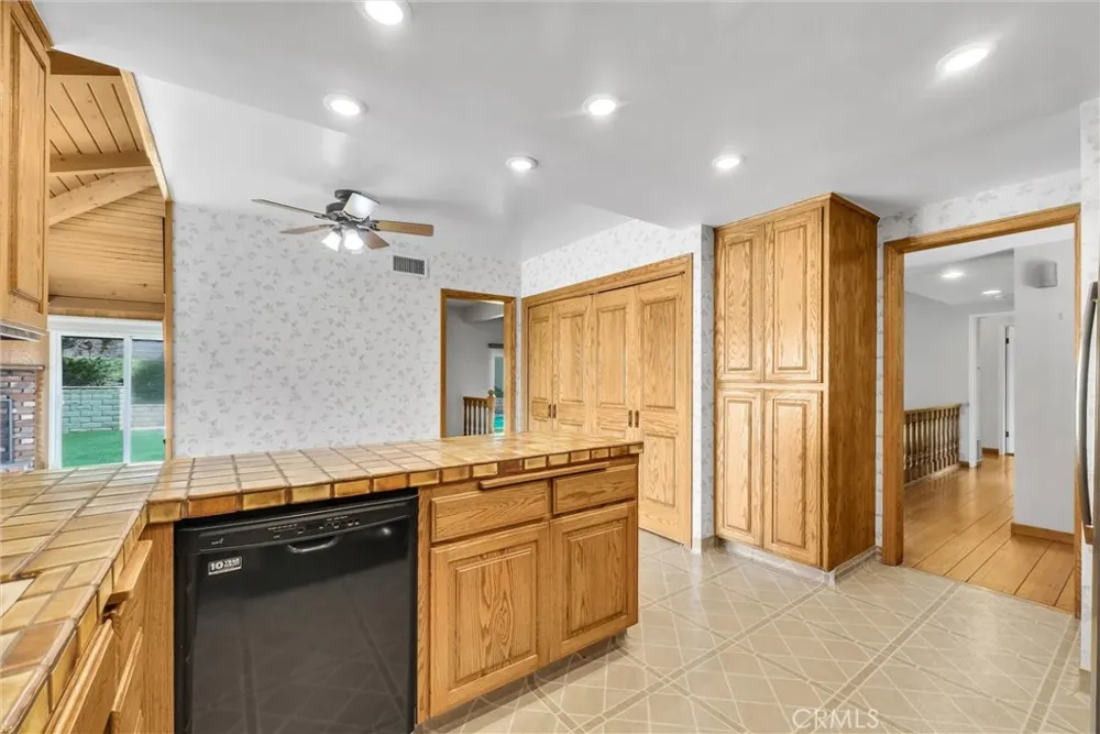 928 S Shasta West Covina, CA 91791