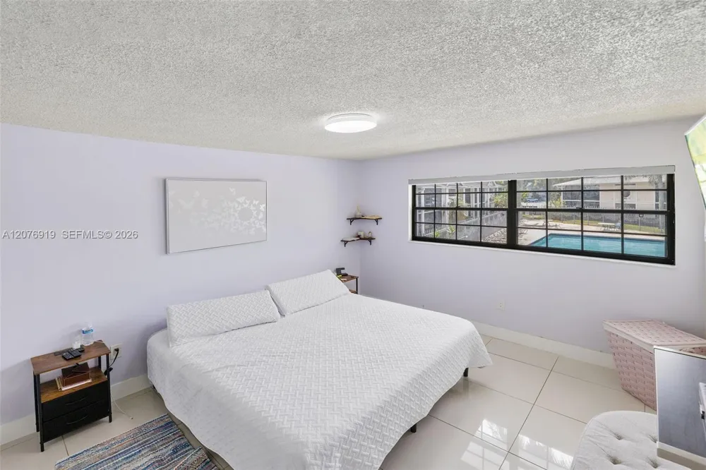 827 NE 199th St #206 Miami, FL 33179