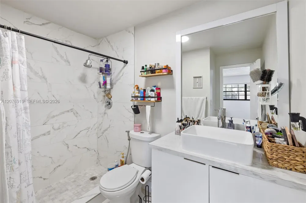 827 NE 199th St #206 Miami, FL 33179