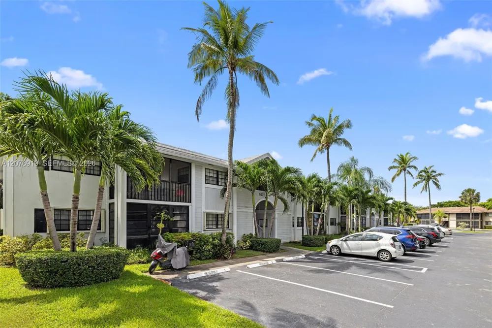 827 NE 199th St #206 Miami, FL 33179