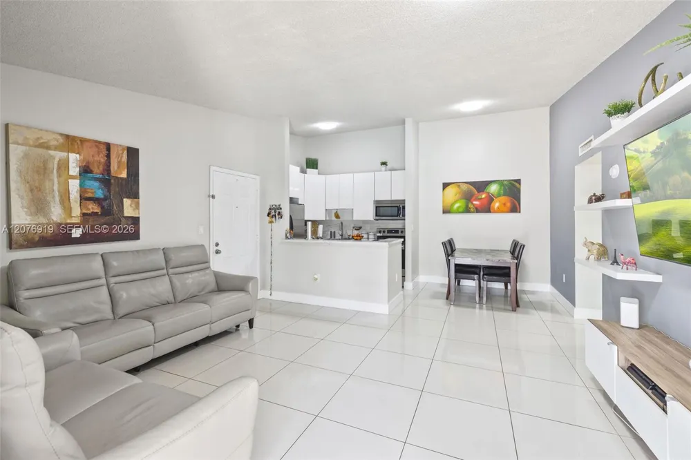 827 NE 199th St #206 Miami, FL 33179