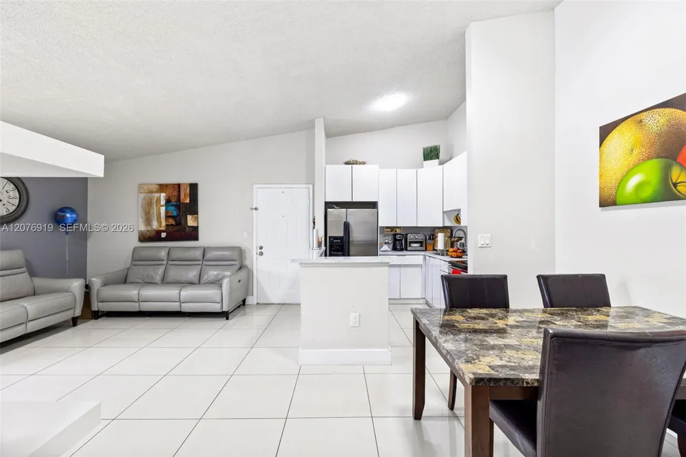 827 NE 199th St #206 Miami, FL 33179