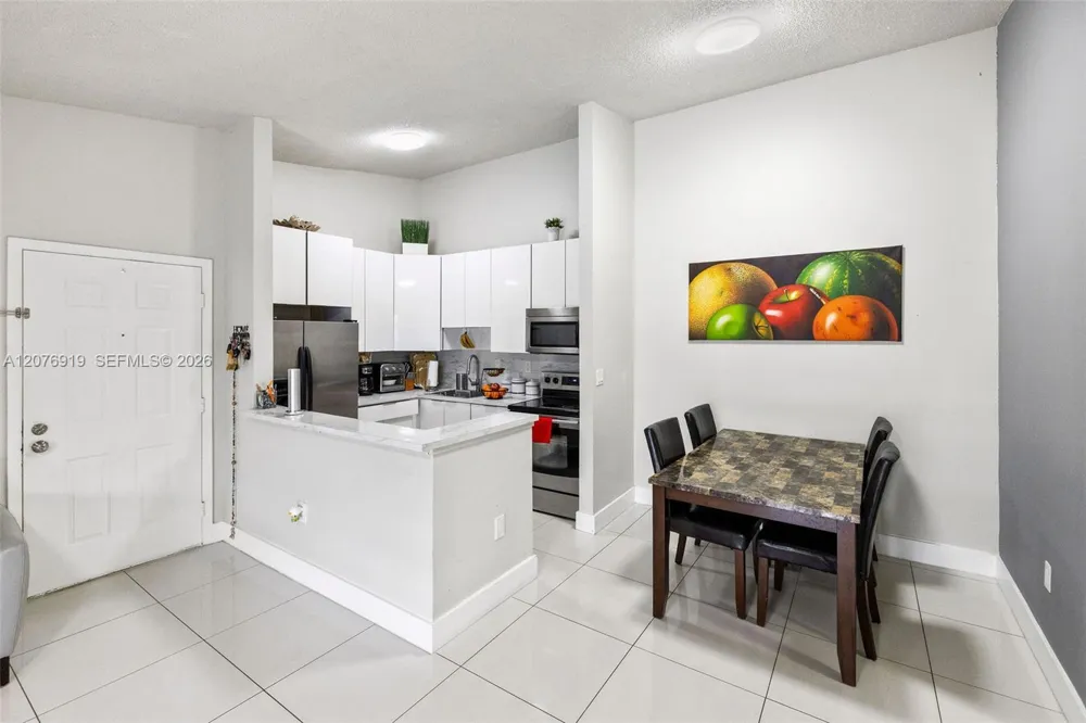 827 NE 199th St #206 Miami, FL 33179