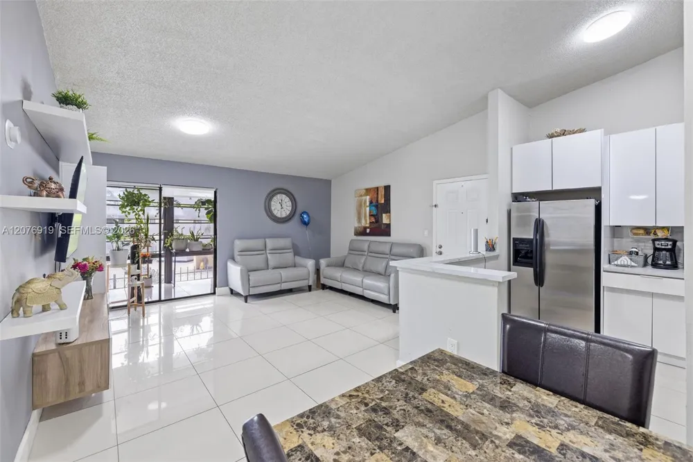 827 NE 199th St #206 Miami, FL 33179