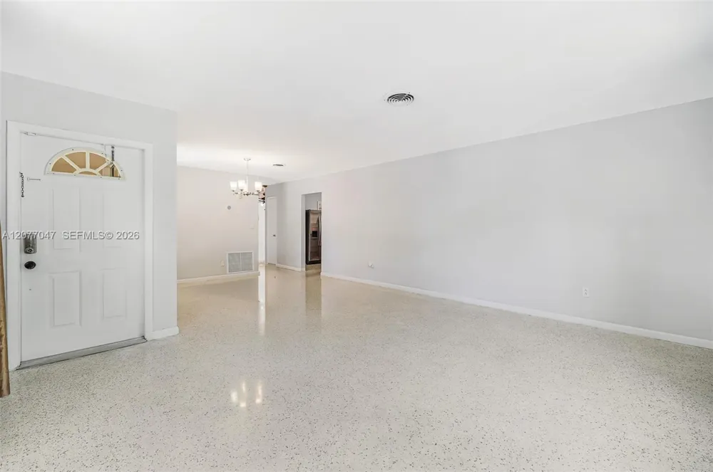 9354 Caribbean Blvd Cutler Bay, FL 33189