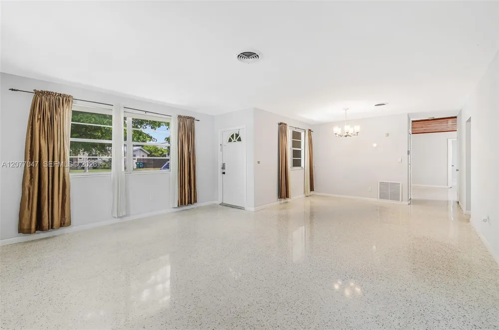 9354 Caribbean Blvd Cutler Bay, FL 33189