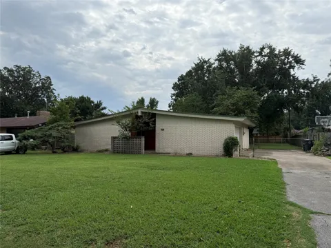 1928 E 55th Place