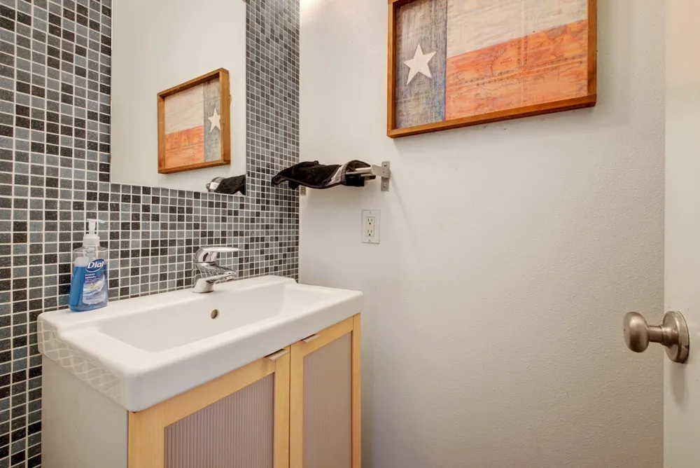 616 W 35th Street #B Austin, TX 78705