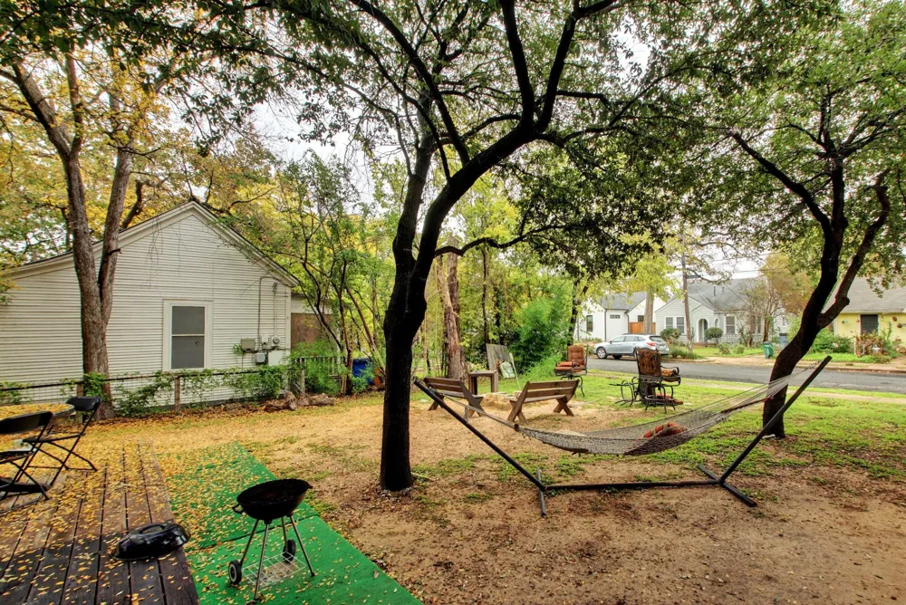 616 W 35th Street #B Austin, TX 78705