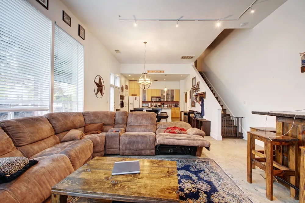 616 W 35th Street #B Austin, TX 78705