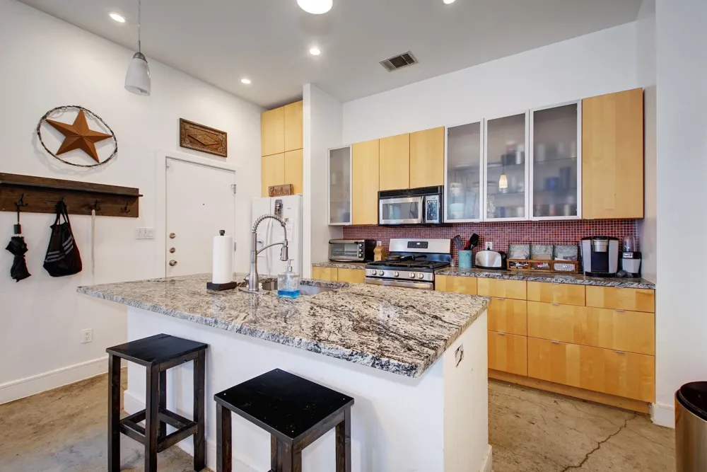 616 W 35th Street #B Austin, TX 78705