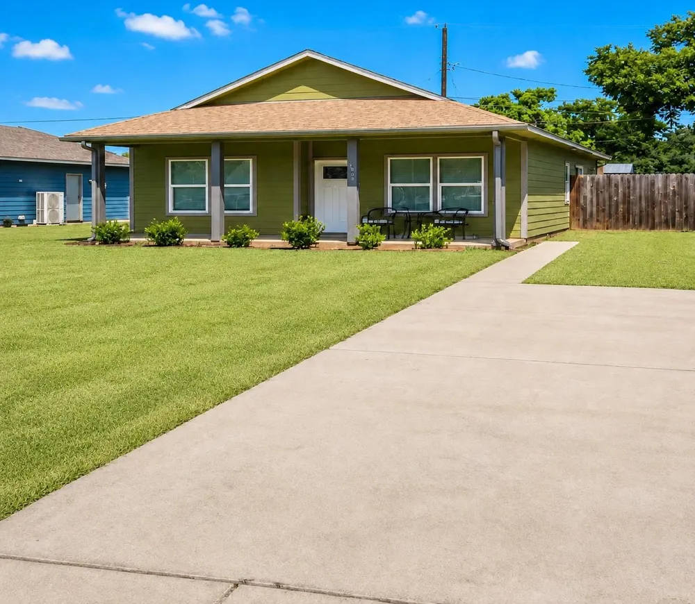 1020 10th Street Hempstead, TX 77445