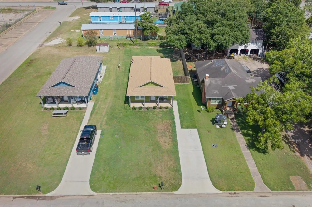 1020 10th Street Hempstead, TX 77445