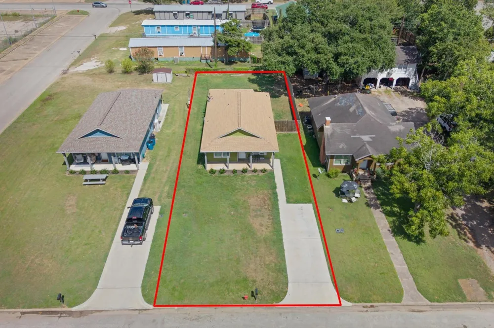 1020 10th Street Hempstead, TX 77445