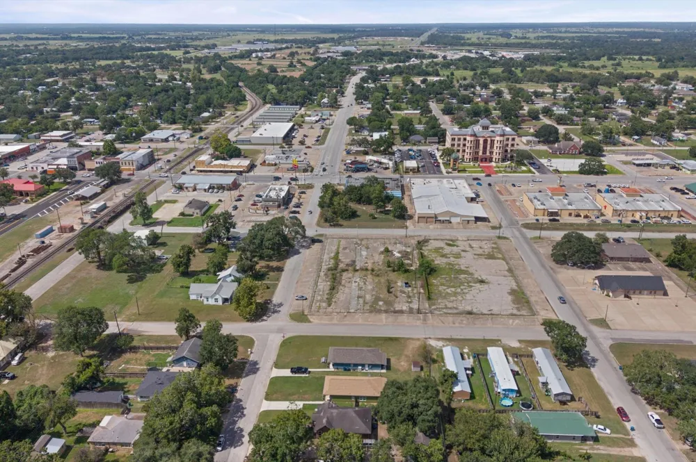 1020 10th Street Hempstead, TX 77445