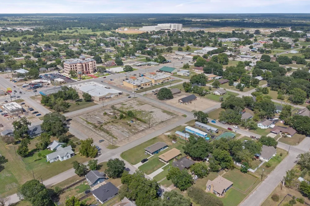 1020 10th Street Hempstead, TX 77445